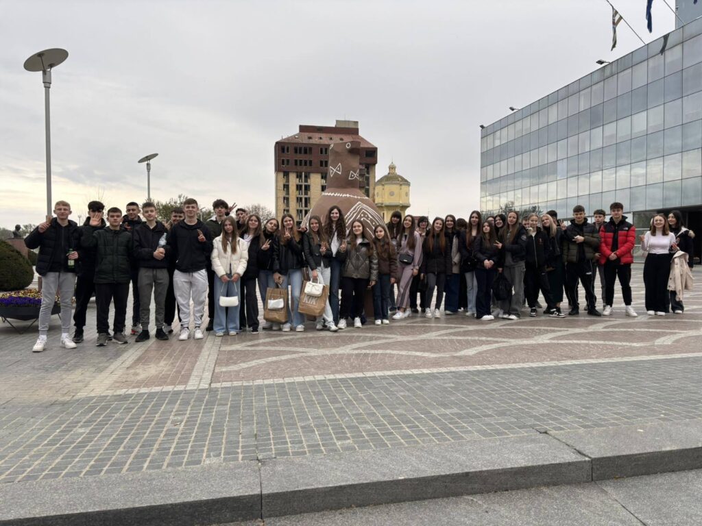 DEVETI RAZRED POSJETIO GRAD HEROJA